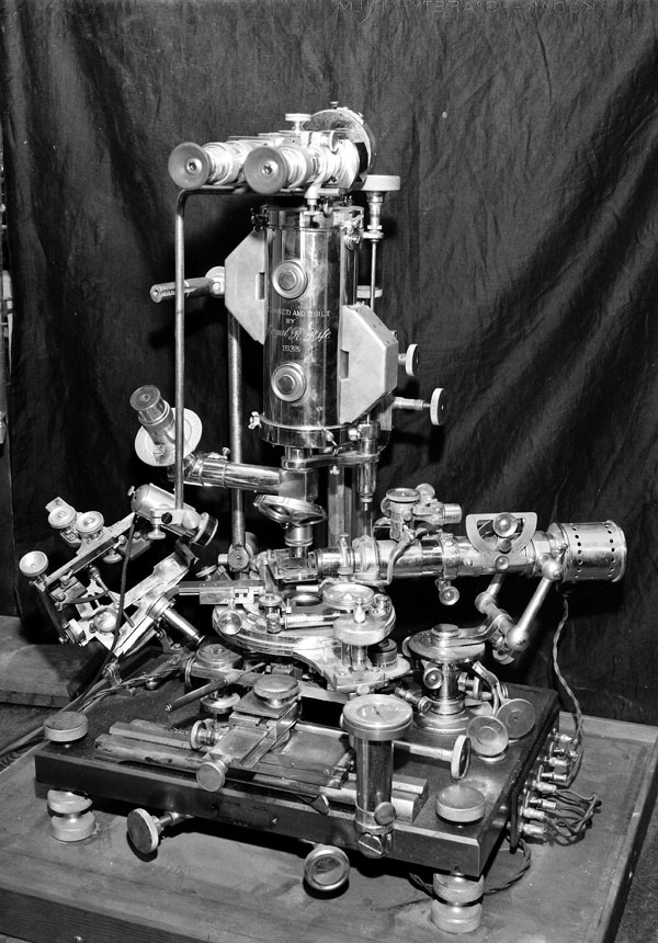 Universal Prismatic Microscope